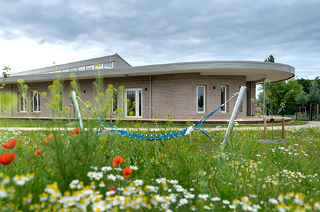 Hospiz mit Mohn