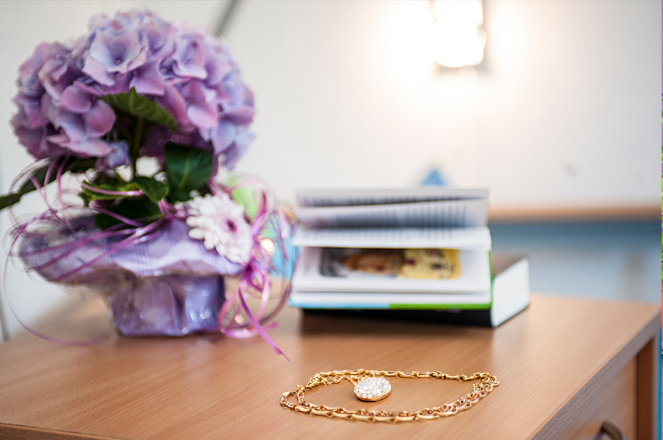 Kette und Blumen